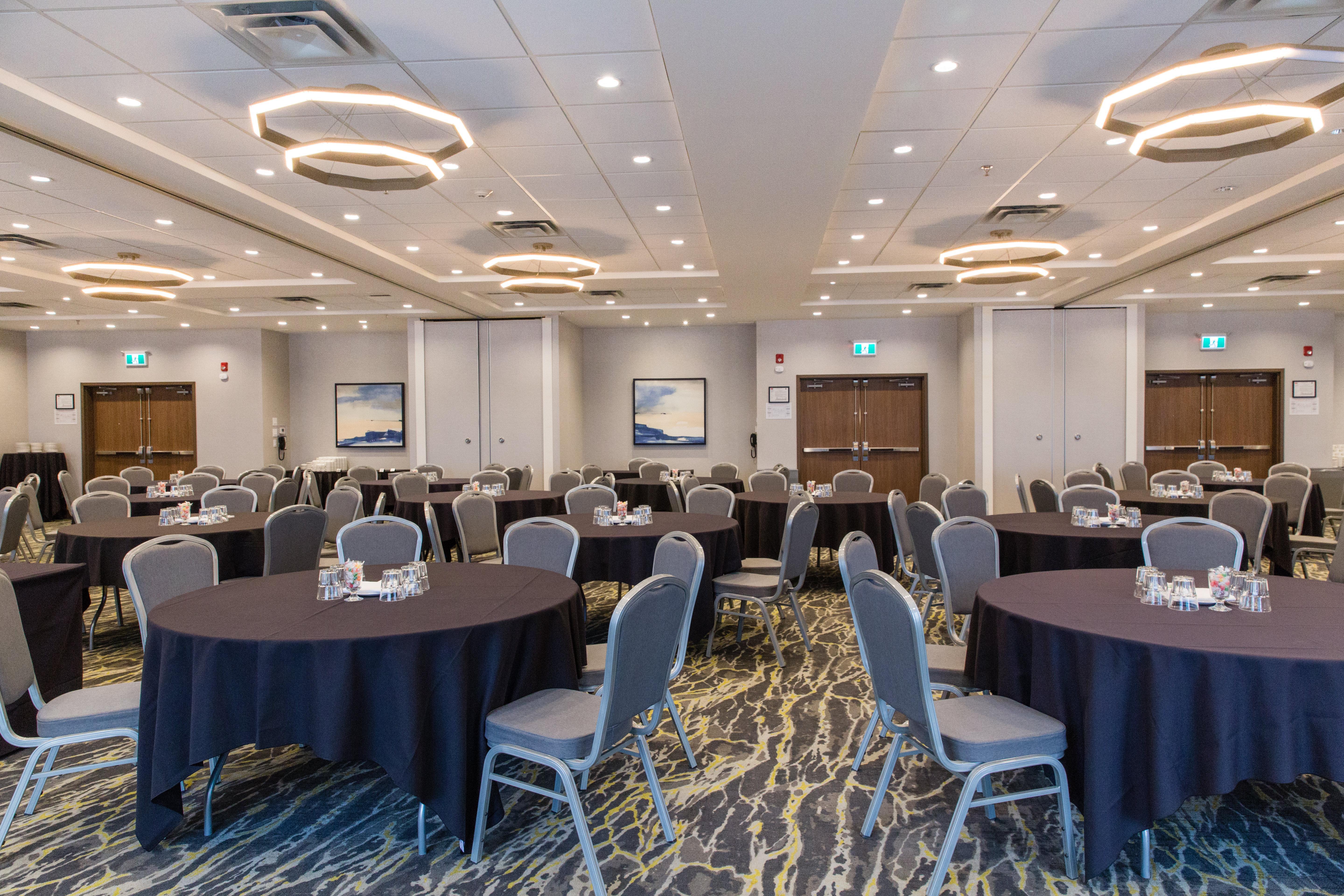 Holiday Inn Calgary South Conference Center Exterior foto